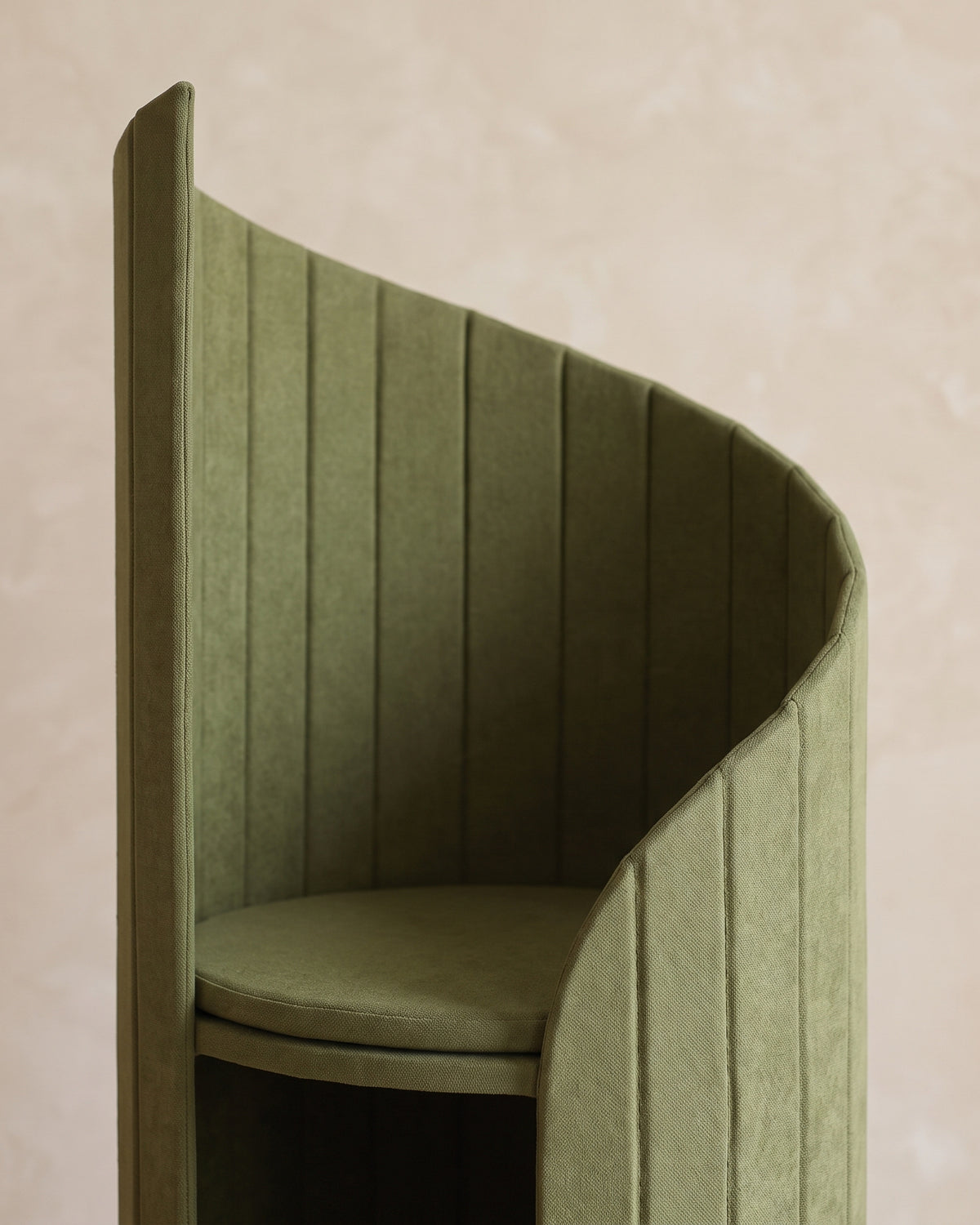 Close view of the upper section of ARCHE in Green, showing the fluted surface and the curve of the outer wall