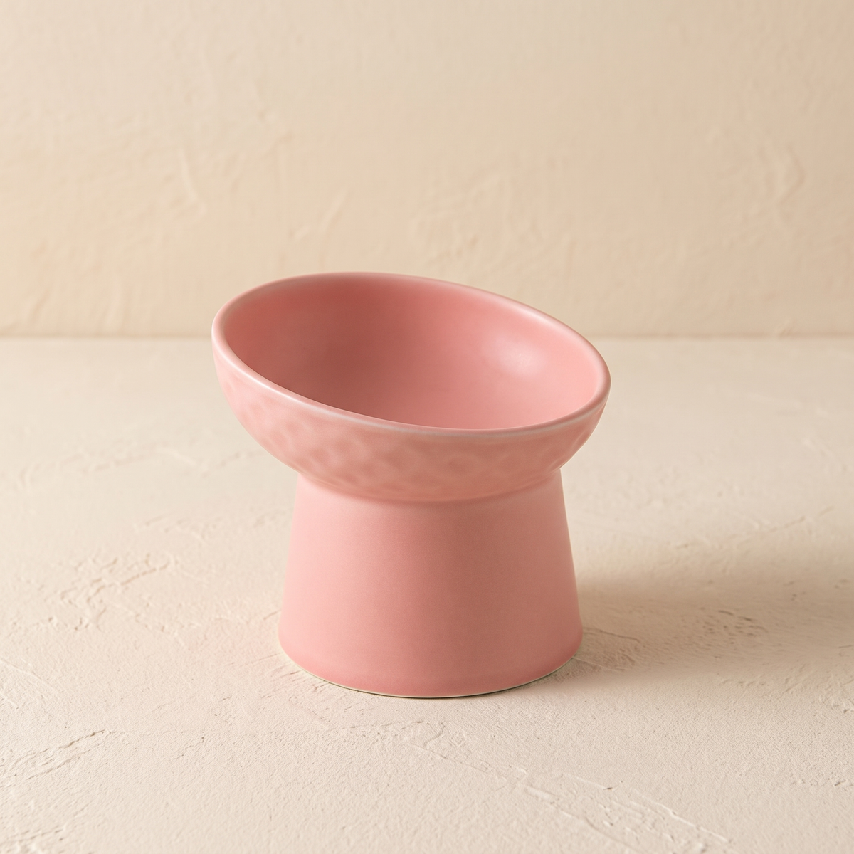 Pendio Raised Bowl in Pink on a cream ground
