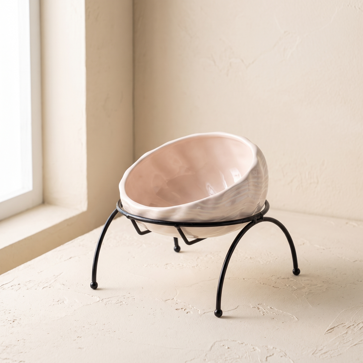 Onda Raised Bowl in Pink on a cream ground