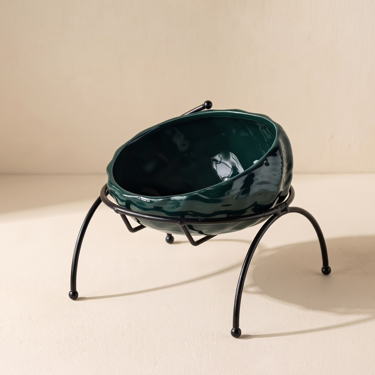 Onda Raised Bowl in Dark Green on a cream ground
