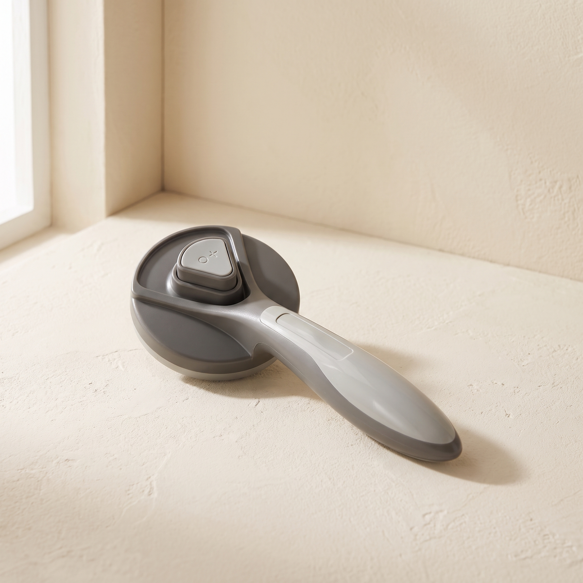 Vello Self-Cleaning Brush in Gray